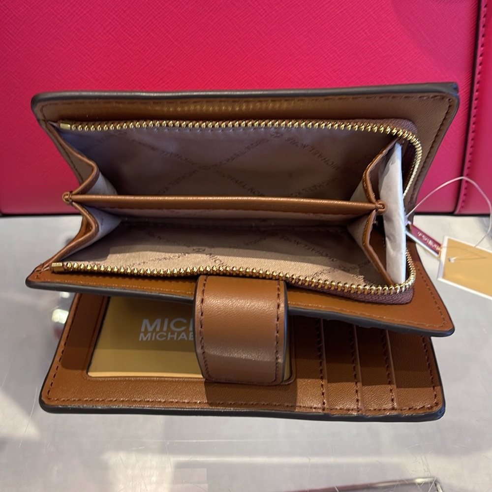 MICHAEL KORS
Medium Signature Logo Wallet 
Vanilla 
NWT - Picture 10 of 16